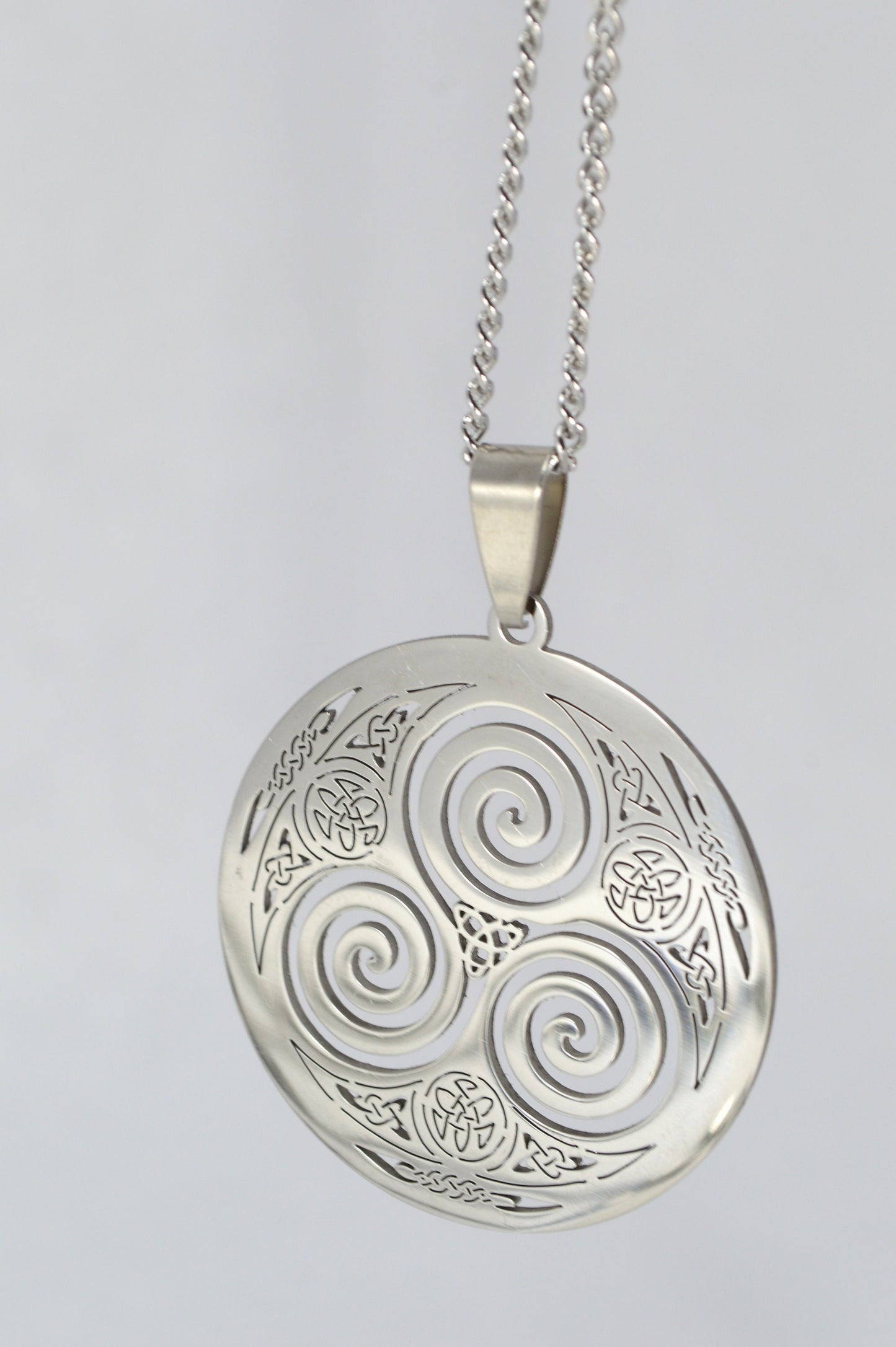 NEW *** Triskelion Harmony Stainless Steel Pendant: A Symbol of Unity and Progress for Bohemian and Minimalist Styles. 35mm - 1.4"