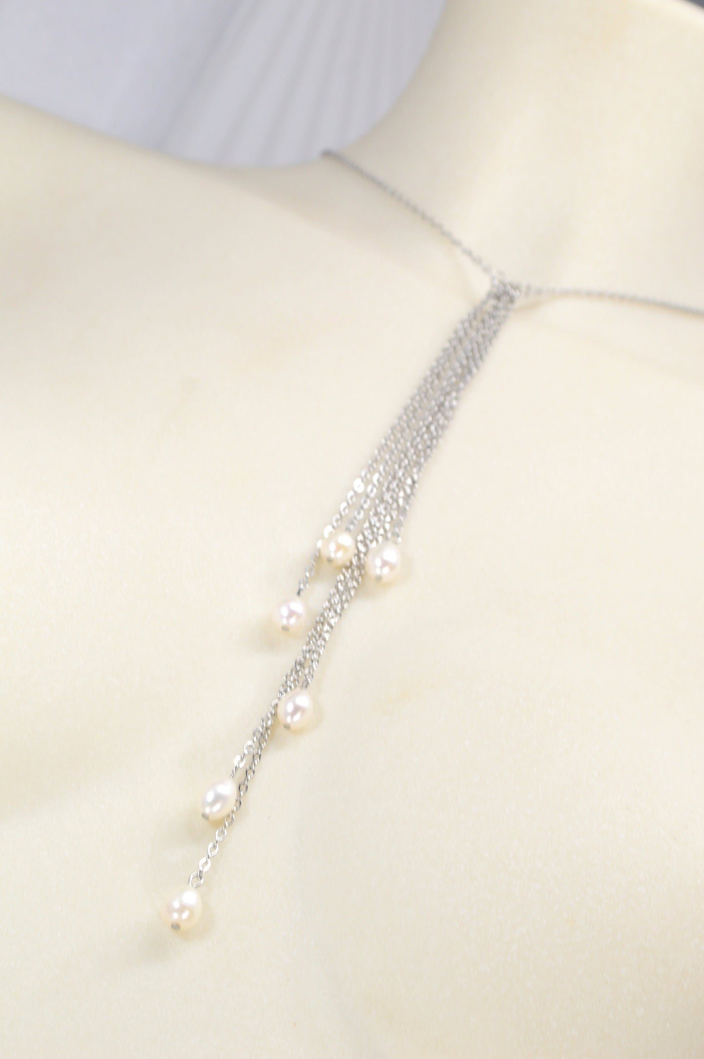 NEW *** Elegant pearl necklace for modern women who value individuality and style, perfect for elevating any outfit with its unique charm.