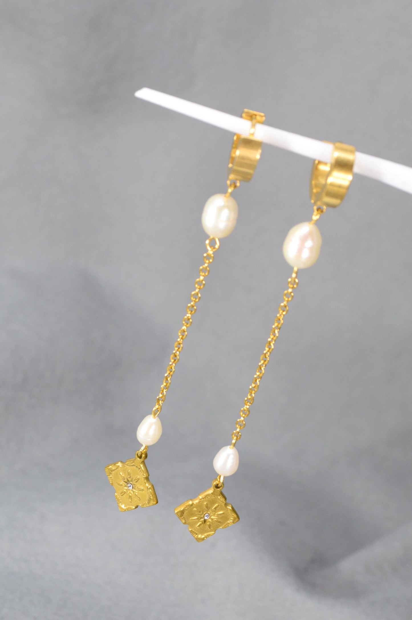 NEW *** Elegant Long Dangle Earrings with Freshwater Pearls & Gold Stainless Steel Charms, Sophisticated Jewelry by Estibela. 9.5cm - 3.5"