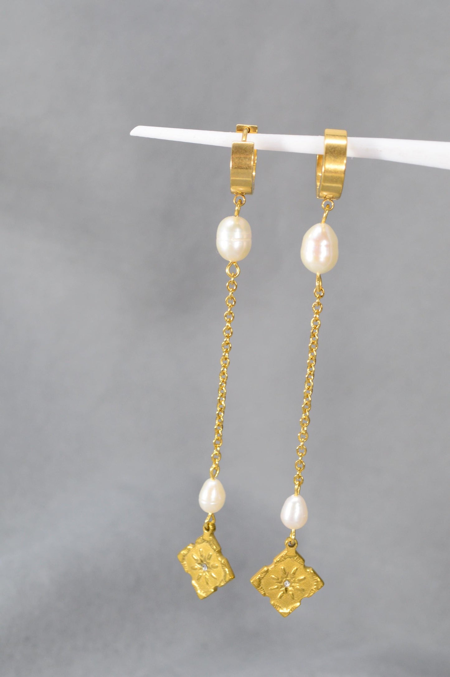 NEW *** Elegant Long Dangle Earrings with Freshwater Pearls & Gold Stainless Steel Charms, Sophisticated Jewelry by Estibela. 9.5cm - 3.5"