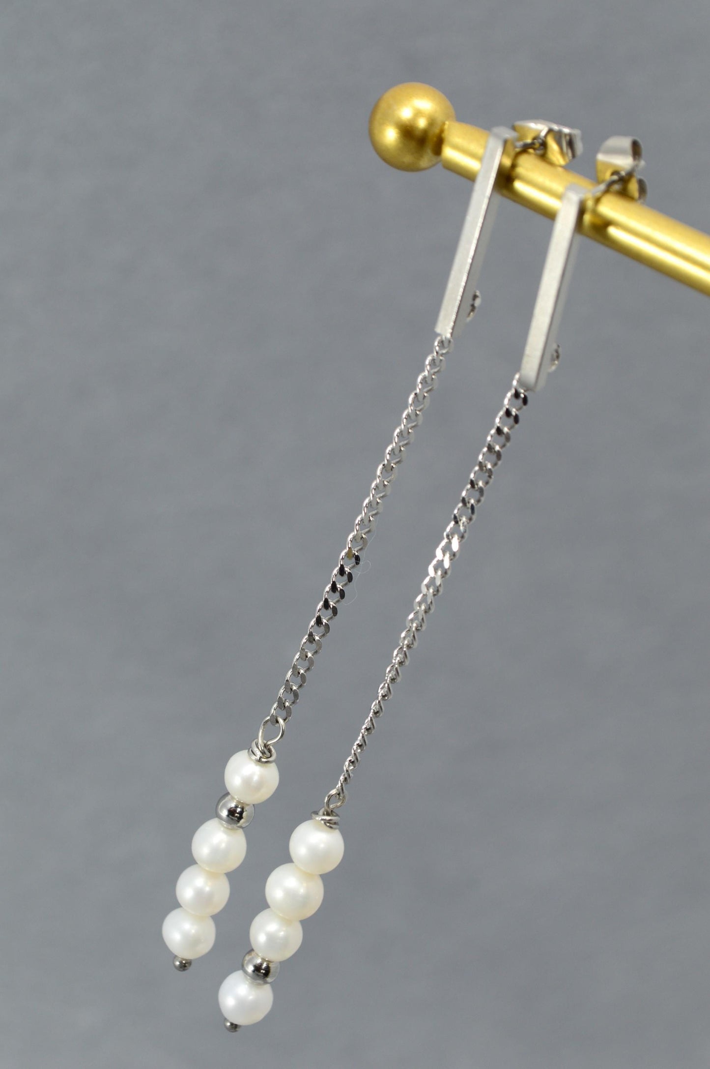 NEW *** Bold Pearl Long Chain Earrings with Stainless Steel, Modern Minimalist Jewelry by Estibela, pearl chain earrings. 9.5cm - 3.7"