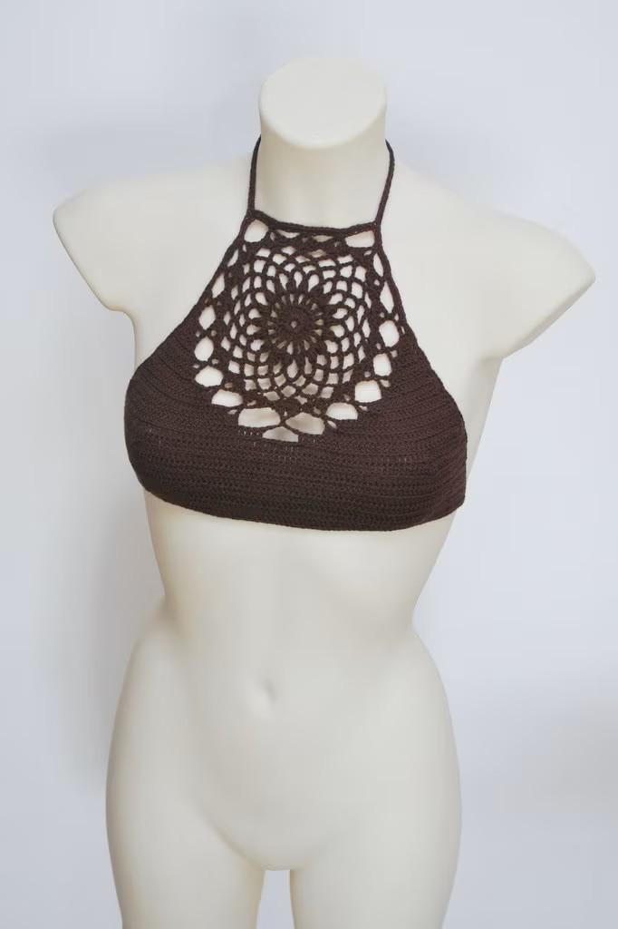 Top halter de crochet marrón – bralette boho estilo atrapasueños
