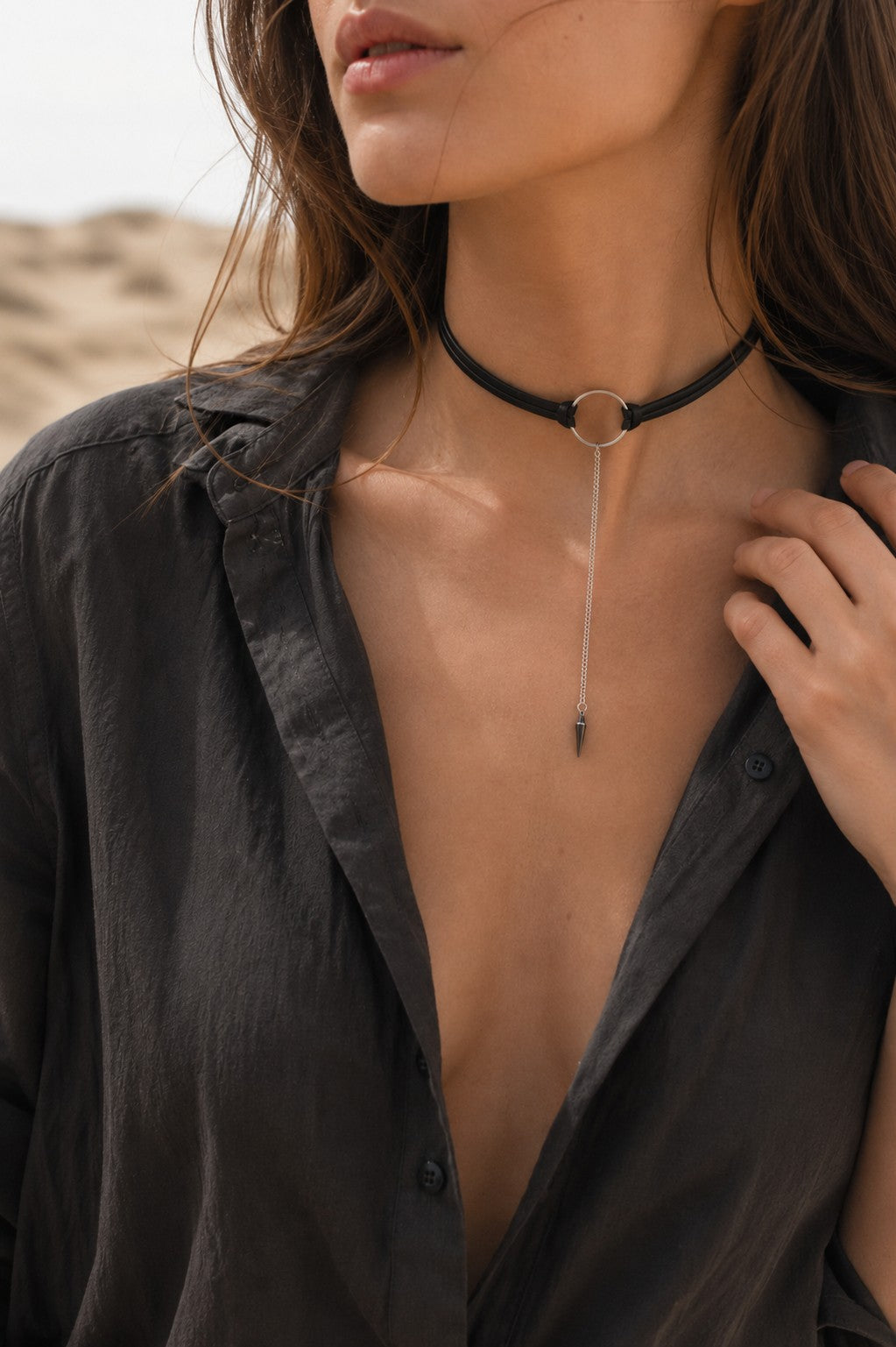 Ras-du-Cou avec Pendentif Cercle et Piques – Collier Bohème Punk Audacieux
