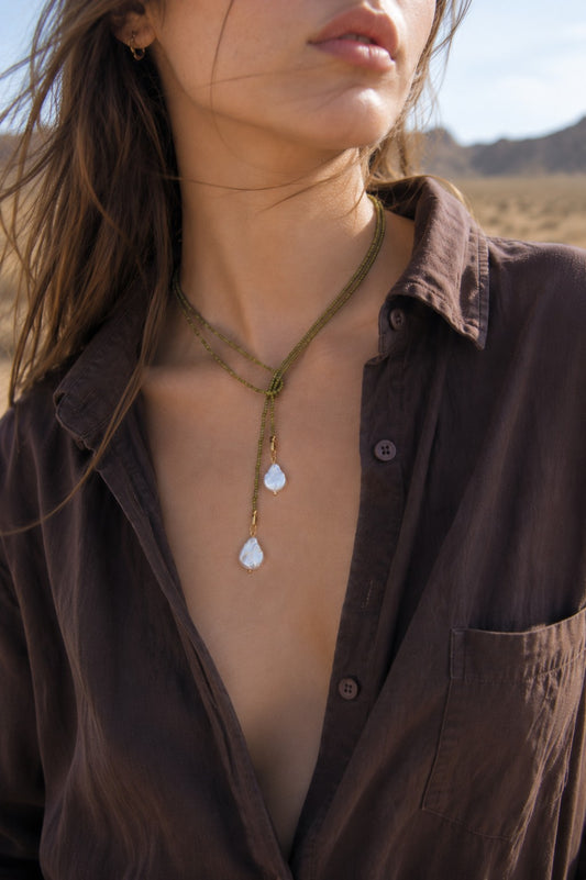 Collier long en rocailles olive avec perles d'eau douce – Collier convertible à enrouler
