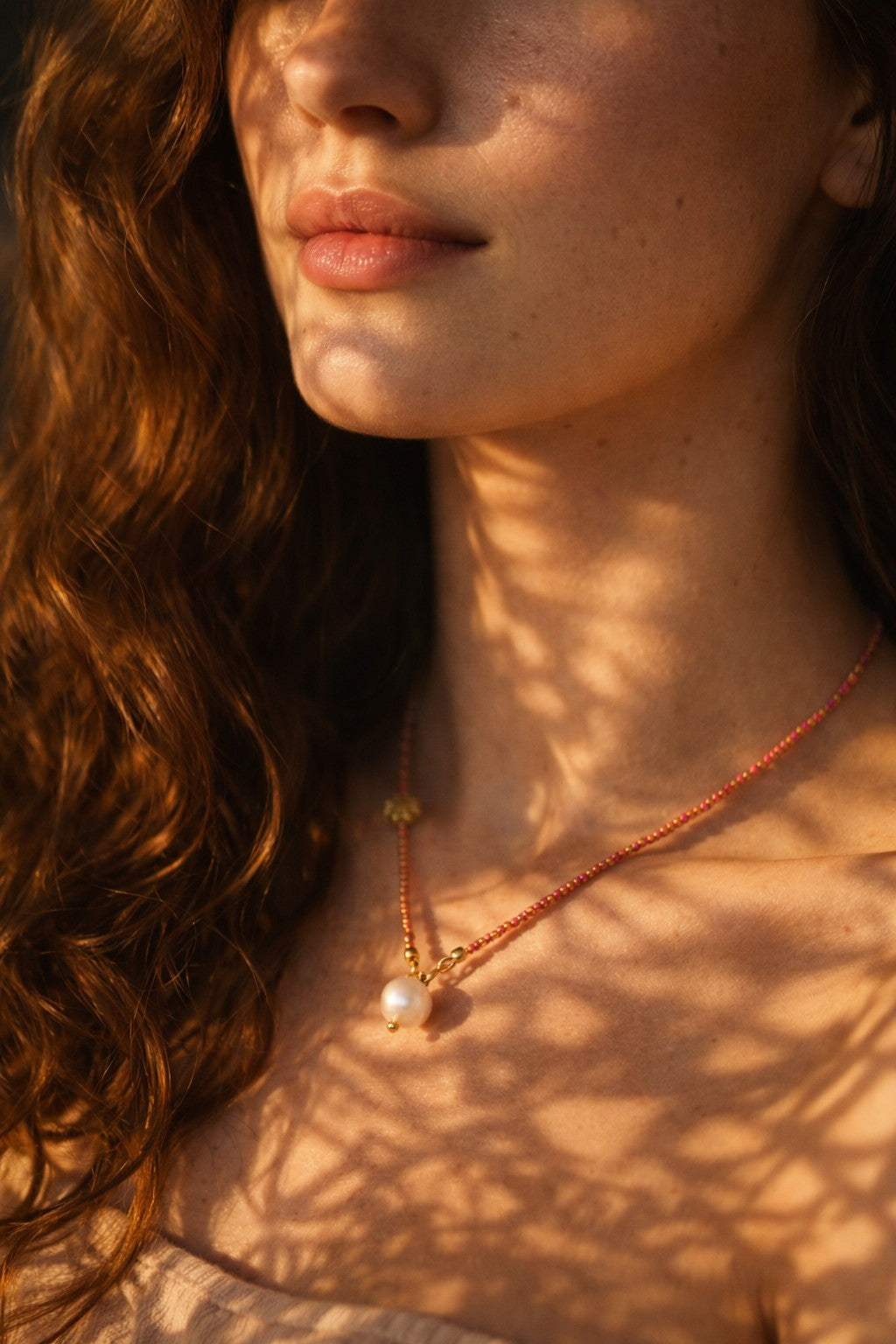 Collar de perlas y cuentas con cadena
