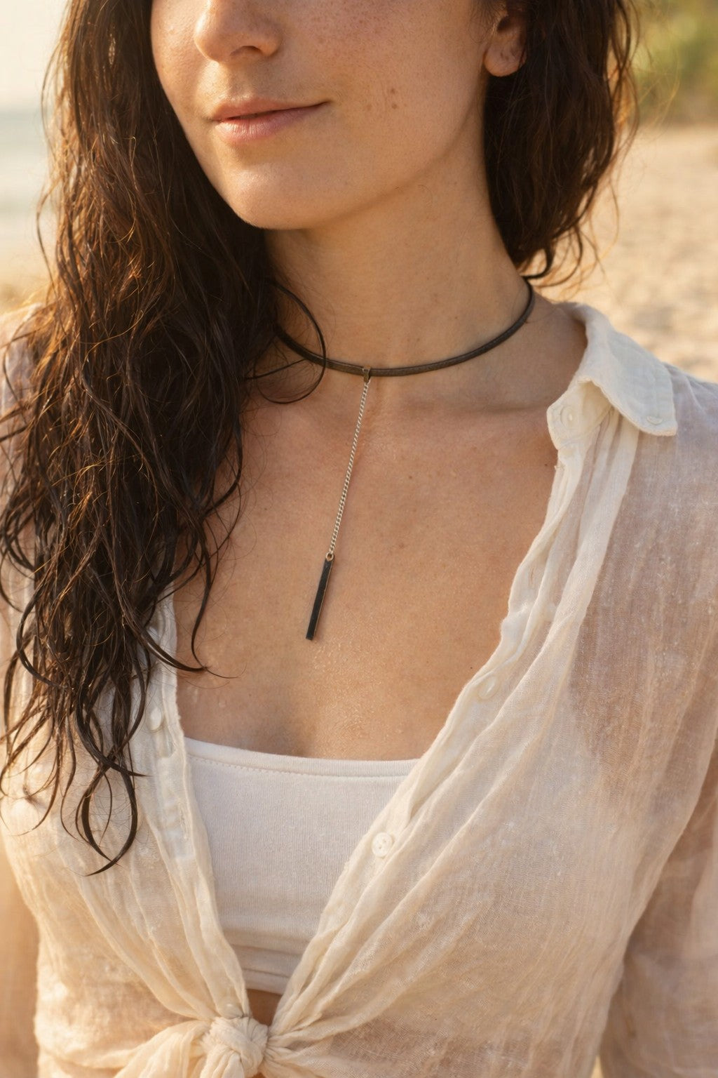Collier Ras-du-Cou avec Pendentif Barre en Acier Inoxydable – Cordon en Cuir | Collier Y Minimaliste pour Femmes et Hommes | Bijou Statement Moderne

