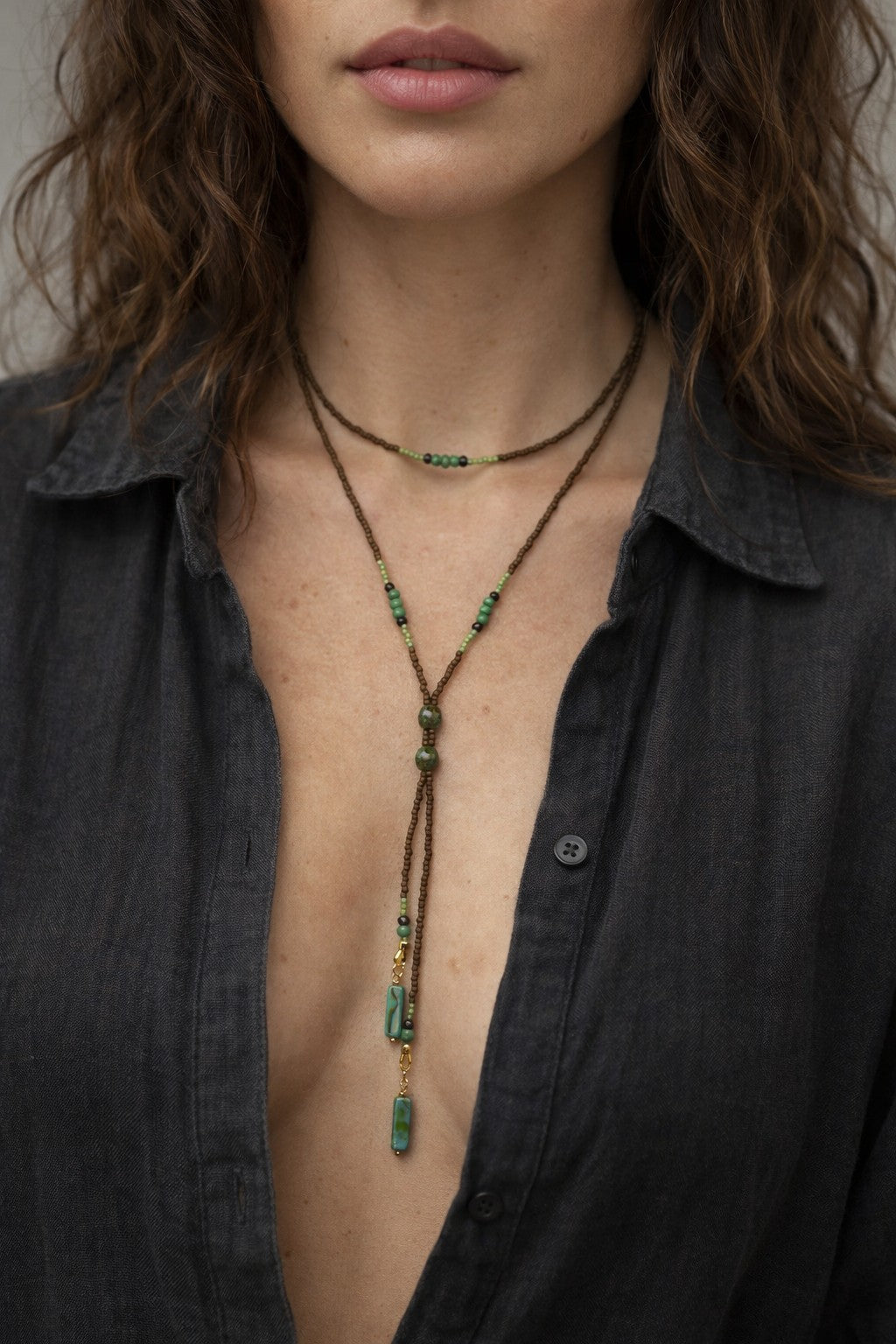 Collar lariat Wasabi Green – Collar tipo lazo de cuentas en tonos naturales
