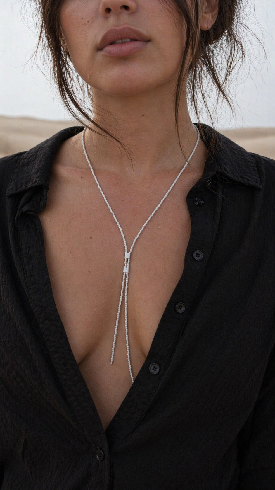 Collar lariat Snow Tie – Collar tipo lazo de cuentas blancas minimalista
